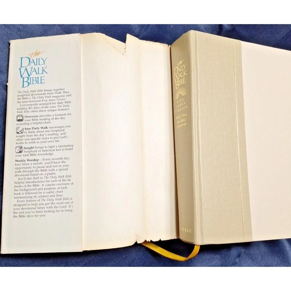 THE DAILY WALK BIBLE KJV Tyndale Hardcover 365 Day Bible Great Condition Inside